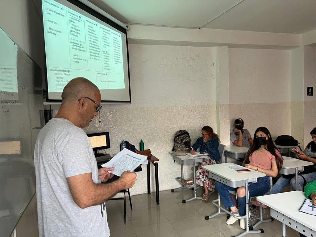 universidad-metropolitana-del-ecuador-06